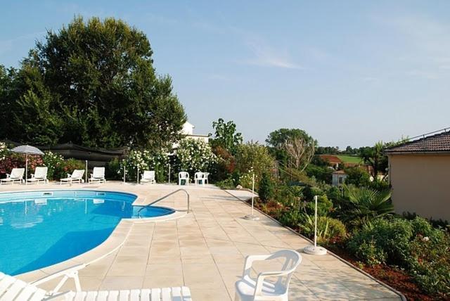 Bungalow Leo Савудрія Екстер'єр фото