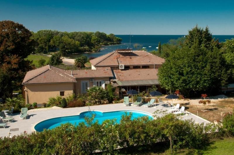 Bungalow Leo Савудрія Екстер'єр фото